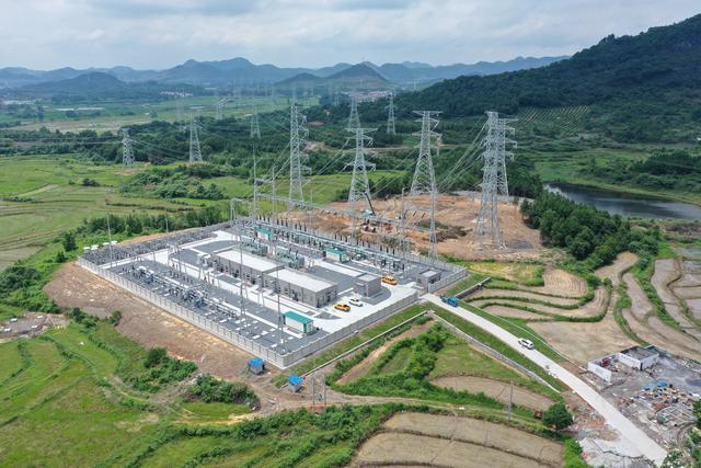 2015年9月6日---山東濱州電廠三期220KV升壓站--220KV主變中性點裝置8套發(fā)貨